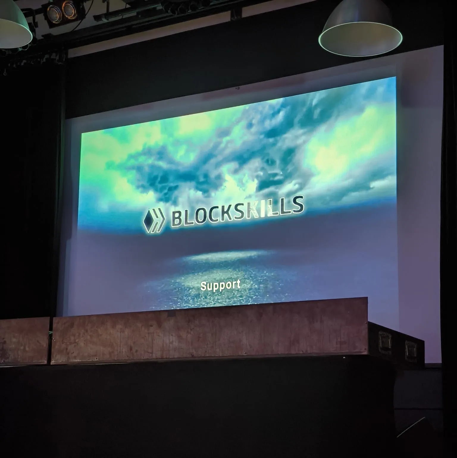 Laden Sie das Video: Blockskills Blockchain und Krypto